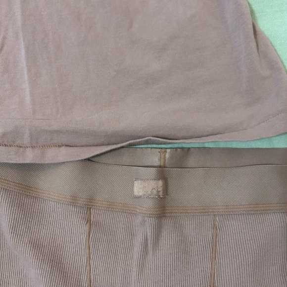 Skims top and leggings - Picture 4 of 4